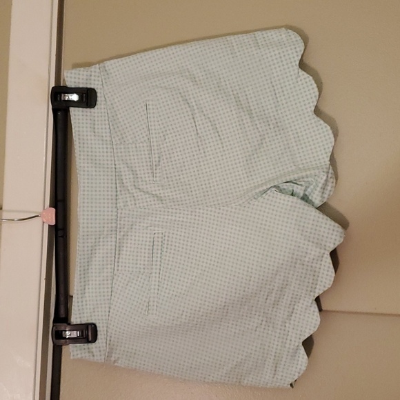 Crown & Ivy Mint Checkered Scalloped Shorts Size 4 - Picture 4 of 5